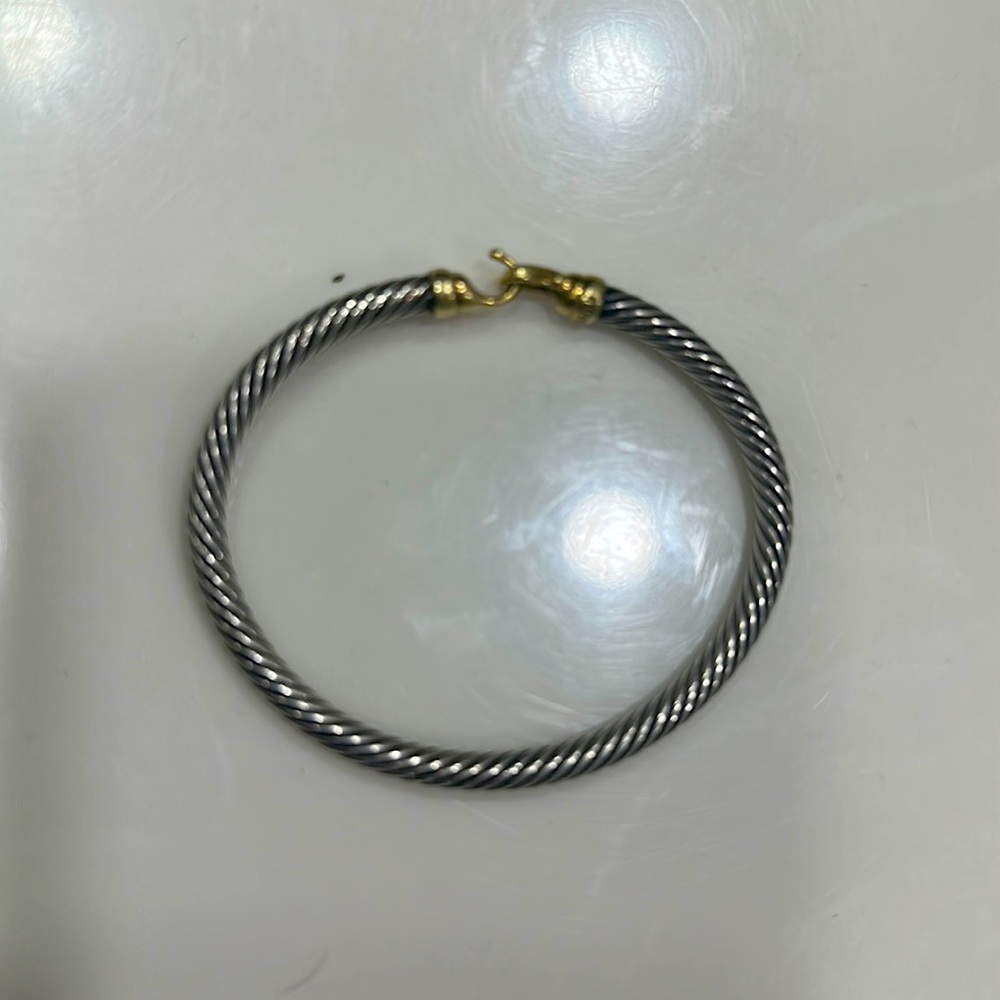 Beautiful David Yurman signature cable, locking bracelet.